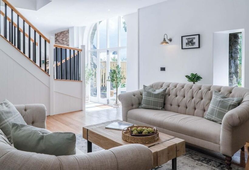 The Granary   3 Bed Barn Conversion   Llawhaden