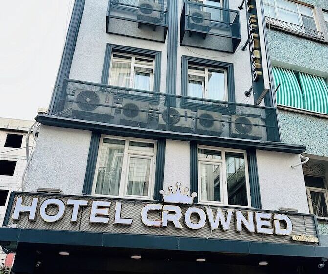 ホテル Crowned Exclusive