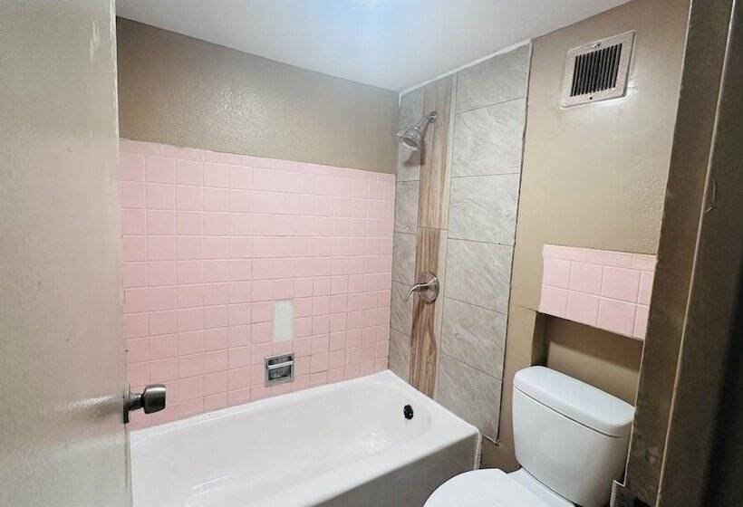 בית מלון כפרי Hallmark Inn