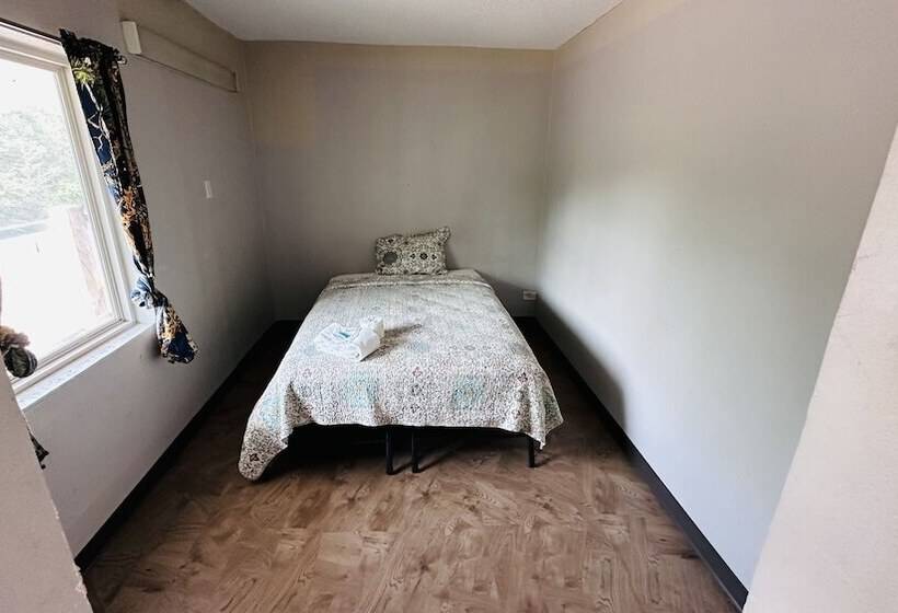 בית מלון כפרי Hallmark Inn