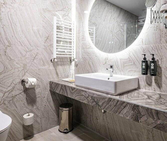 ホテル Ramada By Wyndham Bucharest Otopeni Airport