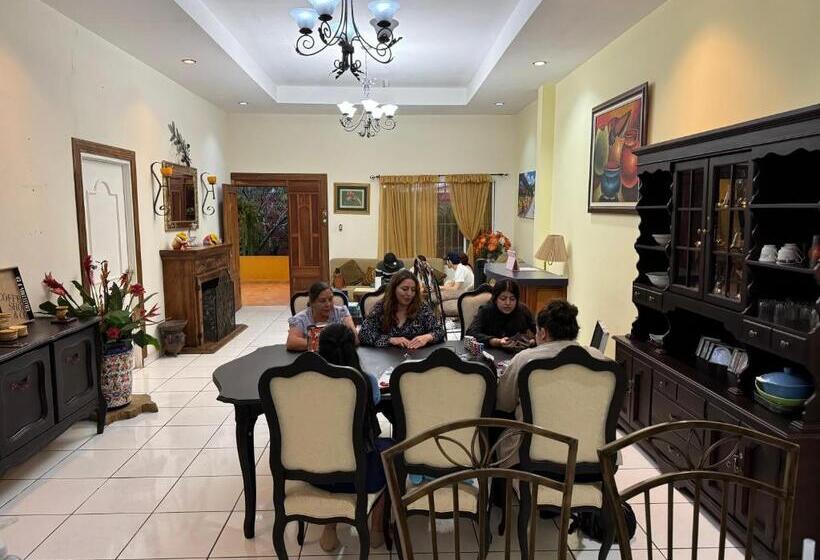 Otoño Cafeteria, B&b Y Galería