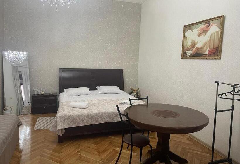 پانسیون Nits Guest House