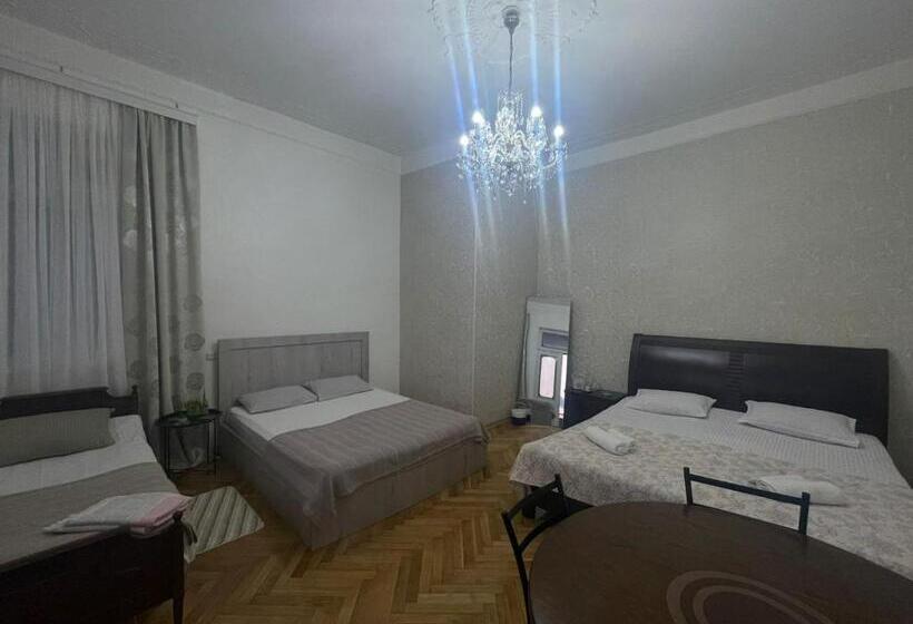 پانسیون Nits Guest House