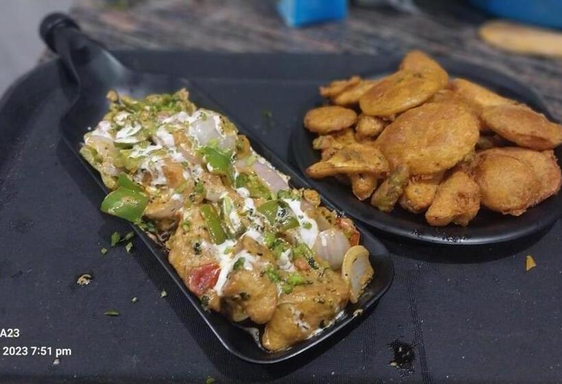 منتجع Sarovar Inn