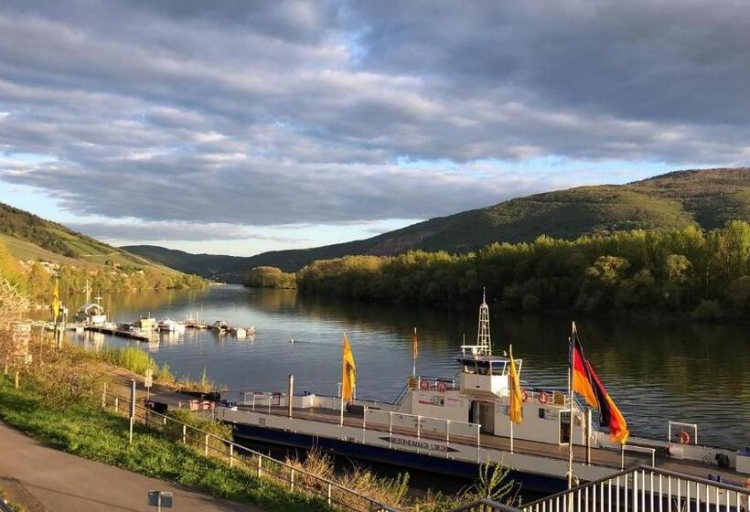 Rheinliebe Bistro Und Pension