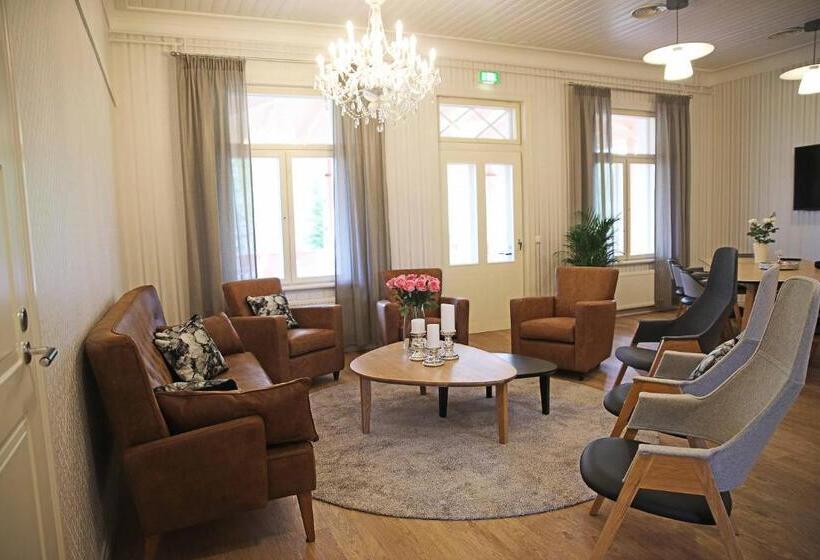 旅馆 Savonlinnan Kansanopisto   Wanha Pappila