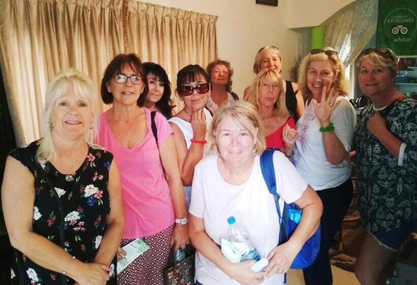 تختخواب و صبحانه Green Leaf Home Stay