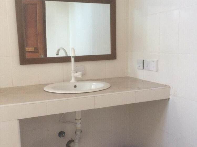 مبيت وإفطار Mpole Bungalows