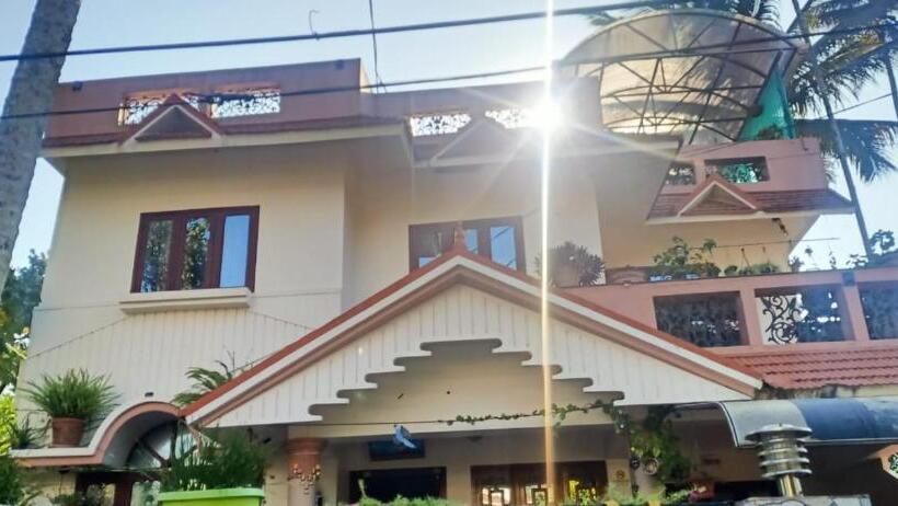 تختخواب و صبحانه Mulberry Homestay