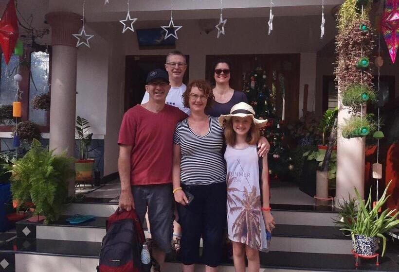 تختخواب و صبحانه Mulberry Homestay