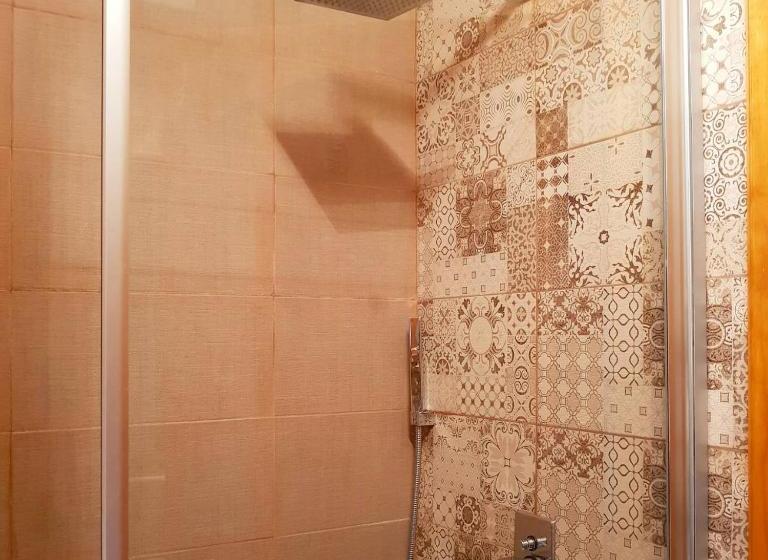 تختخواب و صبحانه Sunshine Court