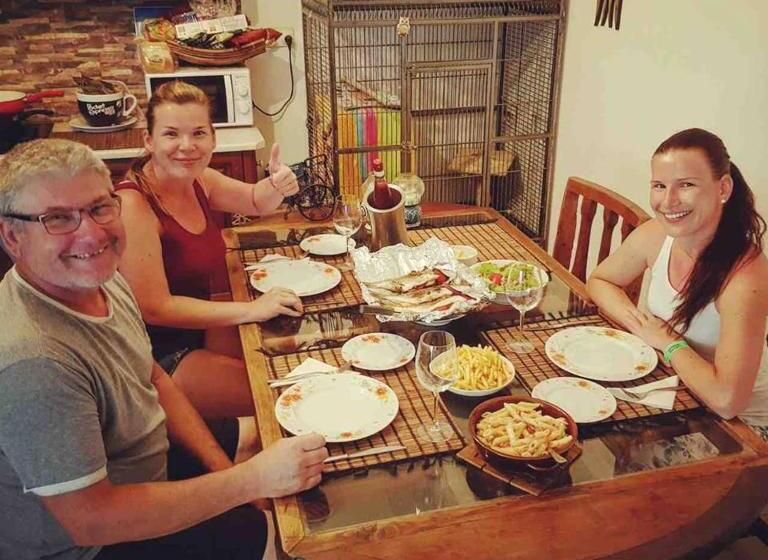 تختخواب و صبحانه Sunshine Court