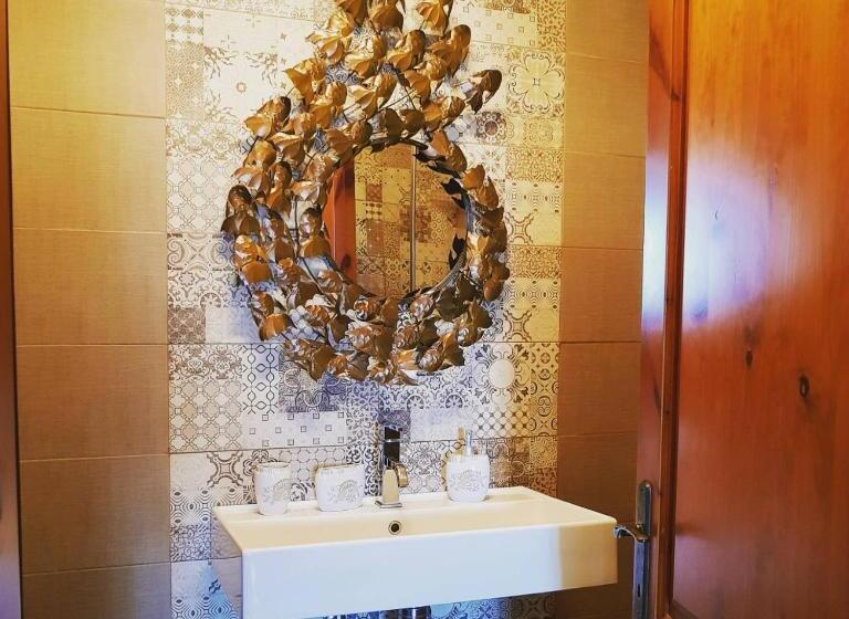 تختخواب و صبحانه Sunshine Court