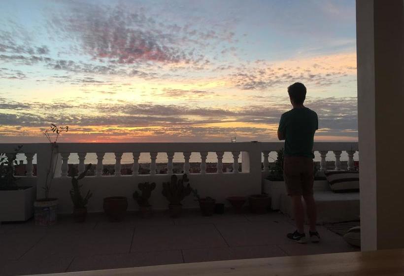 تختخواب و صبحانه La Surf House Morocco