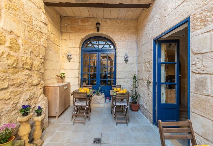 تختخواب و صبحانه The Stone House