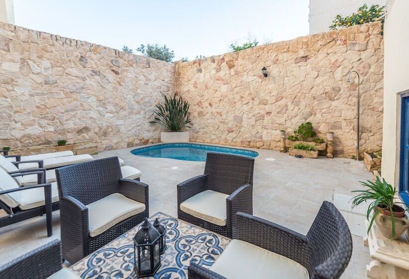 تختخواب و صبحانه The Stone House