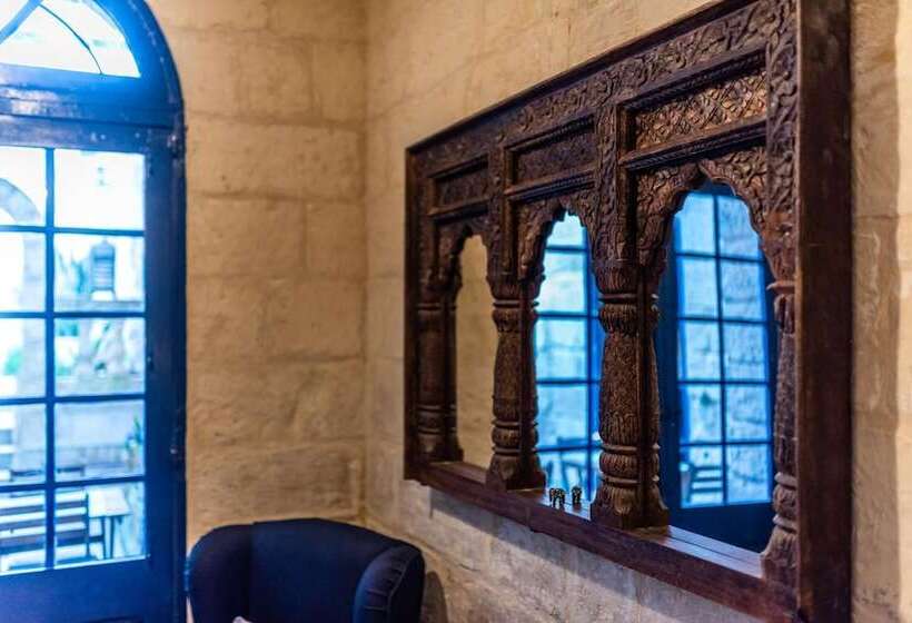 تختخواب و صبحانه The Stone House