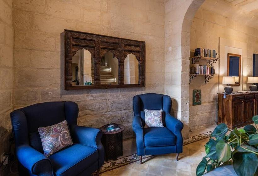 تختخواب و صبحانه The Stone House