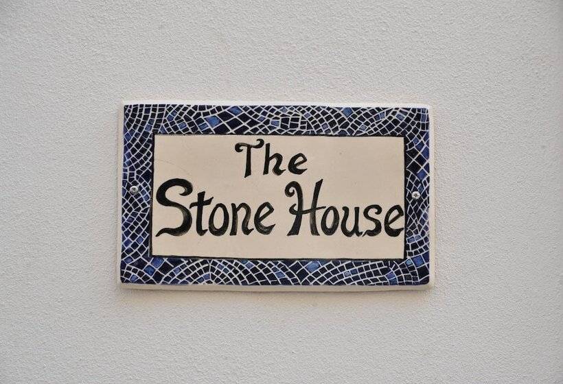تختخواب و صبحانه The Stone House