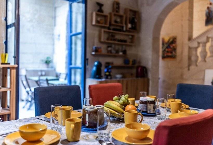 تختخواب و صبحانه The Stone House