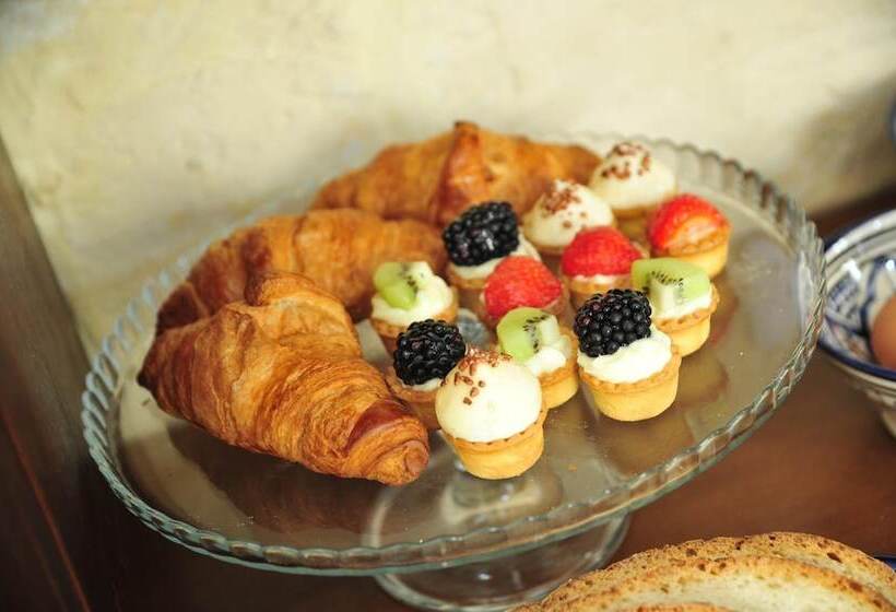 تختخواب و صبحانه The Stone House