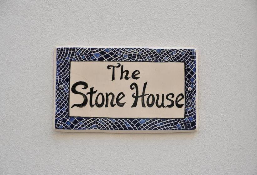تختخواب و صبحانه The Stone House