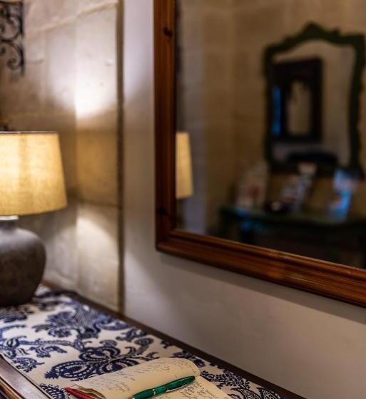 تختخواب و صبحانه The Stone House