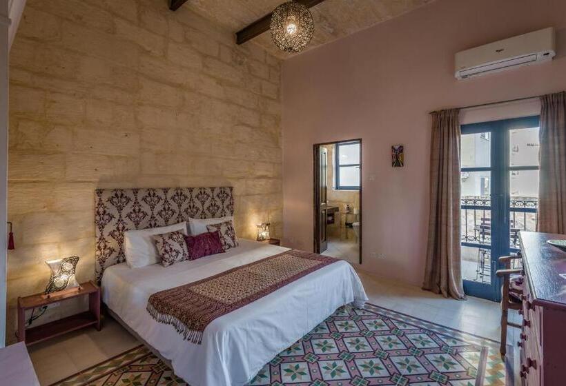 تختخواب و صبحانه The Stone House