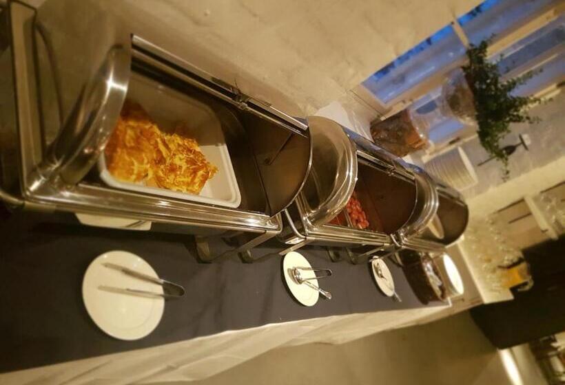 مبيت وإفطار Varjola Holiday Center