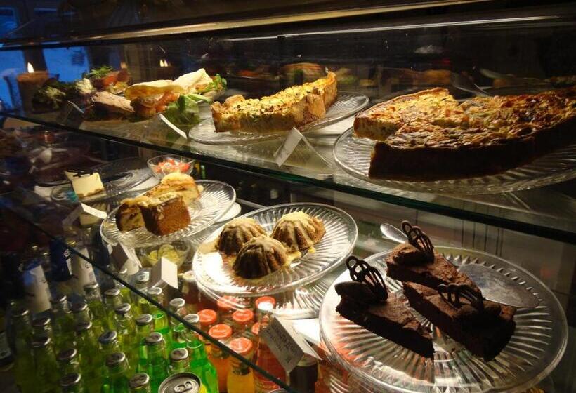 مبيت وإفطار Varjola Holiday Center