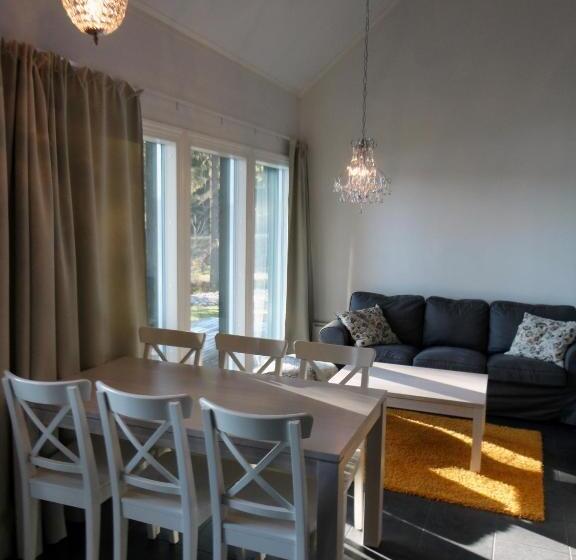 مبيت وإفطار Varjola Holiday Center