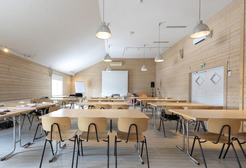 مبيت وإفطار Varjola Holiday Center