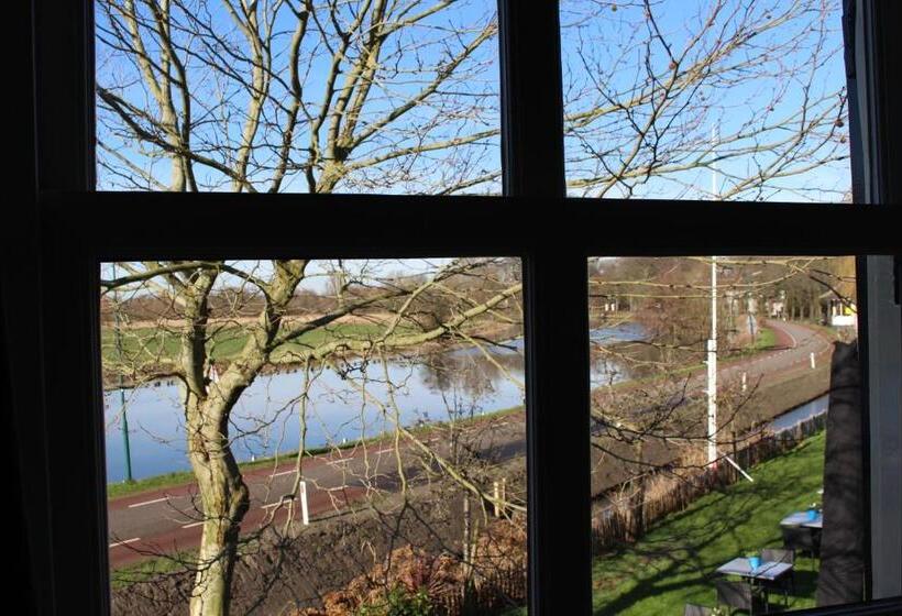 Bed and Breakfast The Riverside Logies & Restaurant