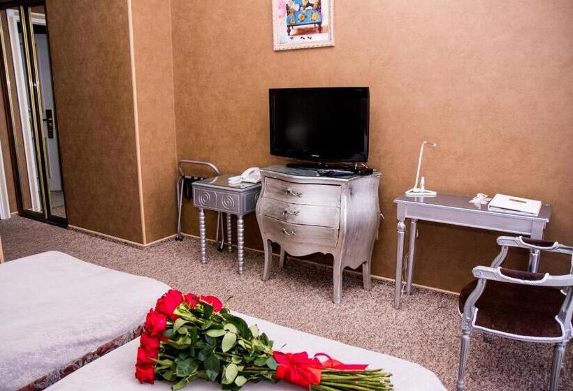 Boutique Spa Casino Hotel Lybid Plaza