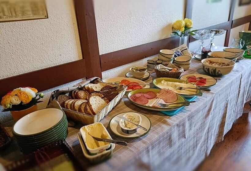 Cronin S Guesthouse Bed & Breakfast