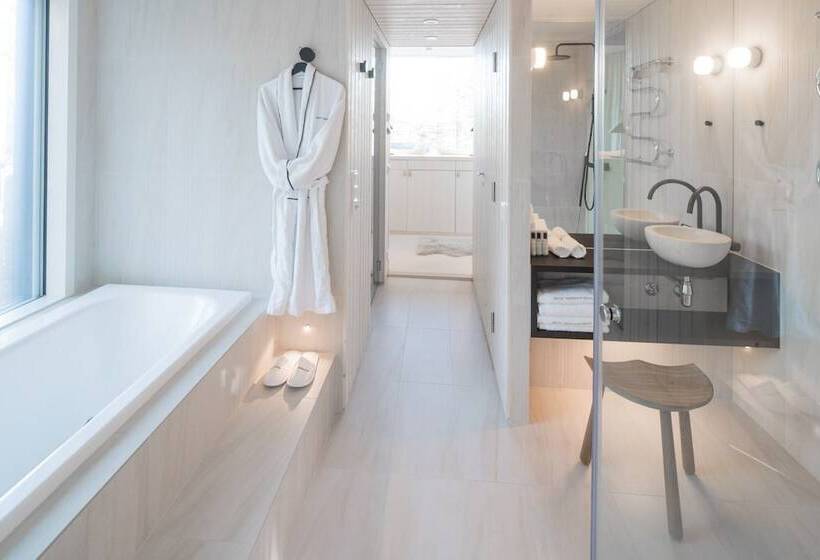 Отель Arctic Treehouse