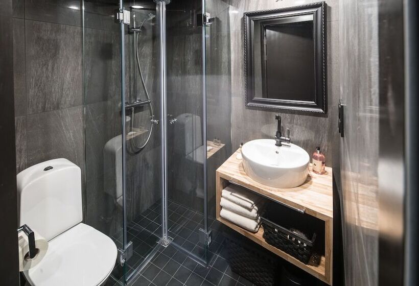 Отель Arctic Treehouse