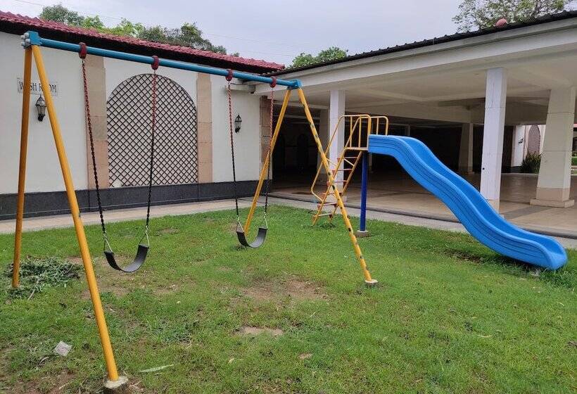 Отель Chanakya Bnr