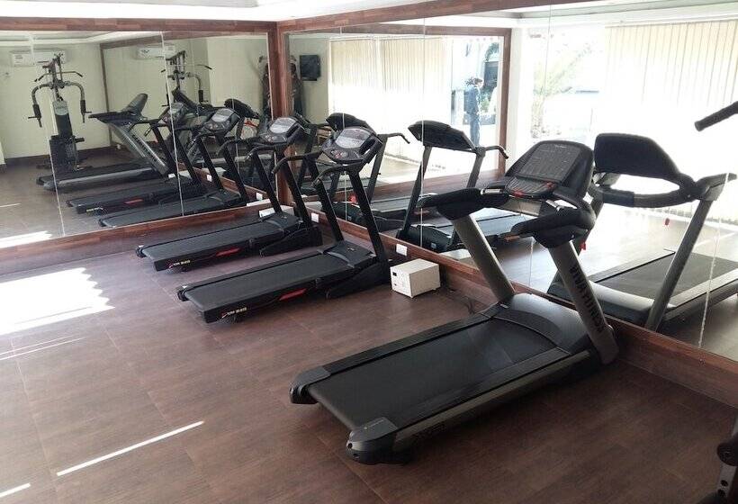 Отель Chanakya Bnr