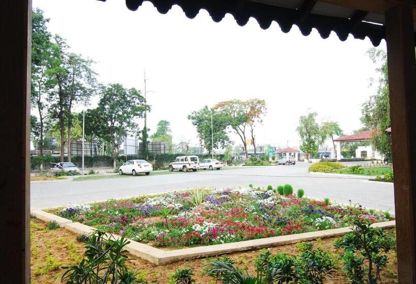 Отель Chanakya Bnr