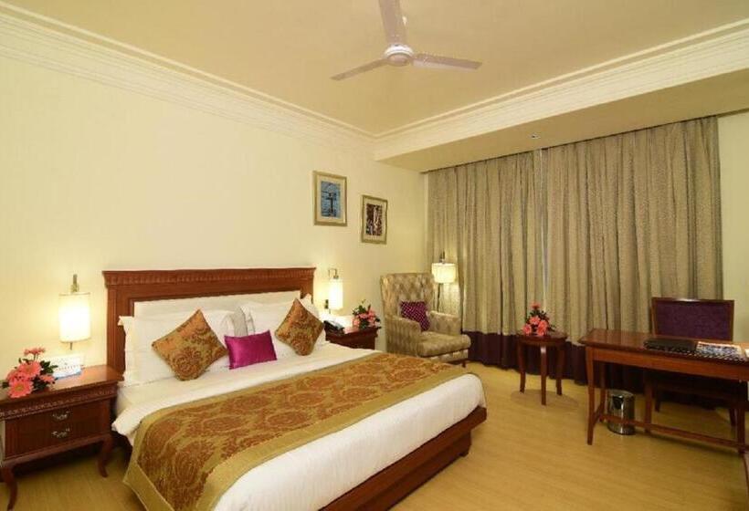 Отель Chanakya Bnr