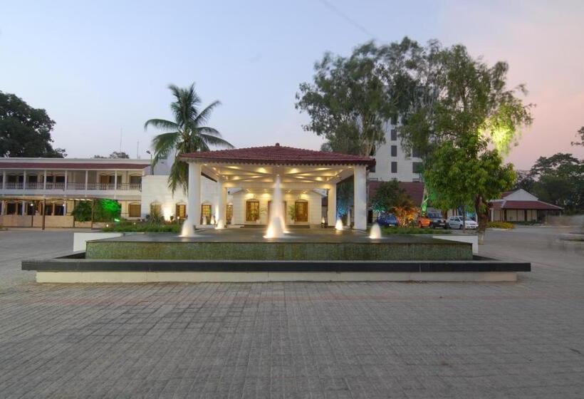 Отель Chanakya Bnr