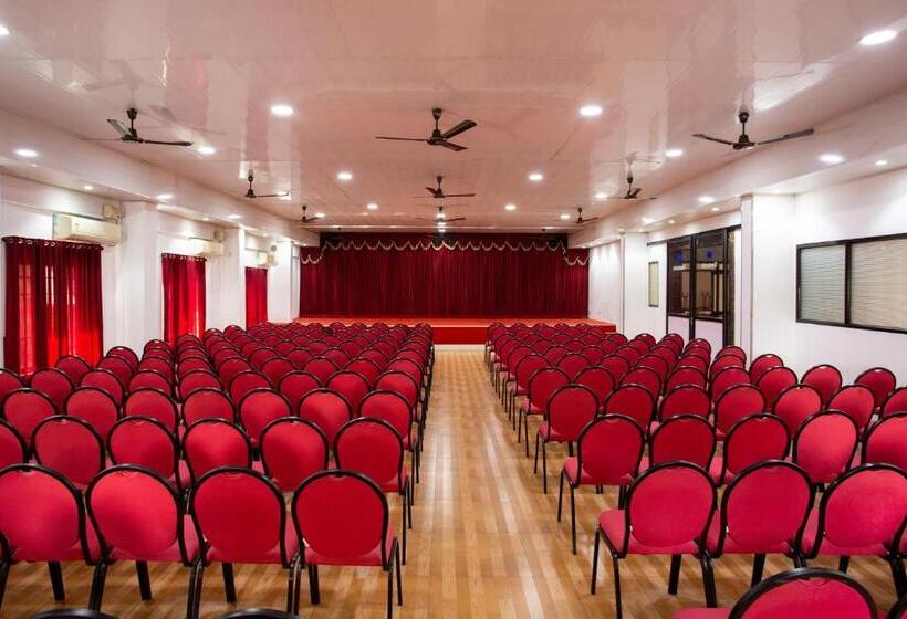 فندق Chandana Inn