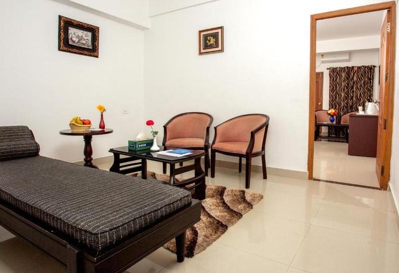 فندق Chandana Inn