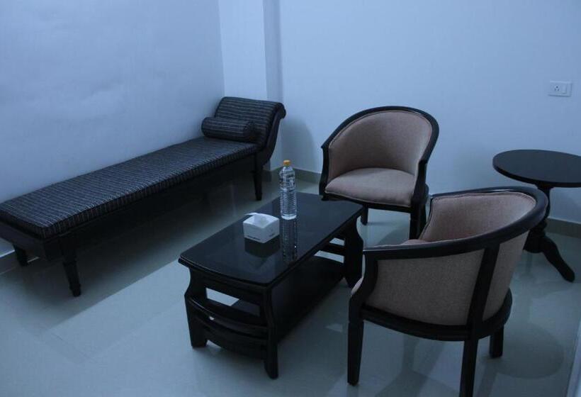 فندق Chandana Inn