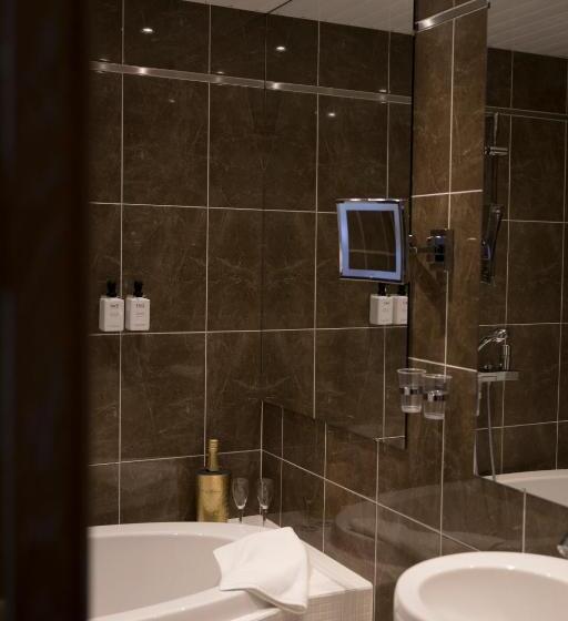 Отель Epoque & Apartments