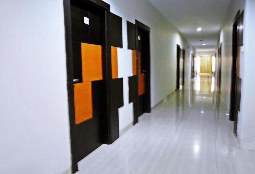 Отель Grand Karawang Indah