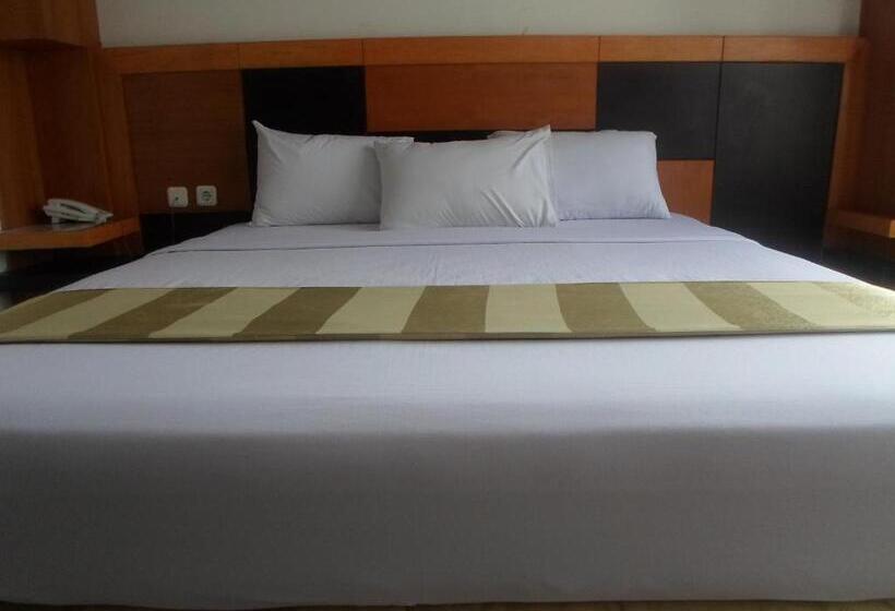 Отель Grand Karawang Indah