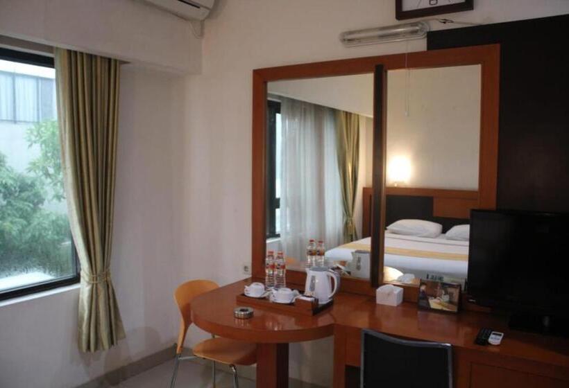 Отель Grand Karawang Indah